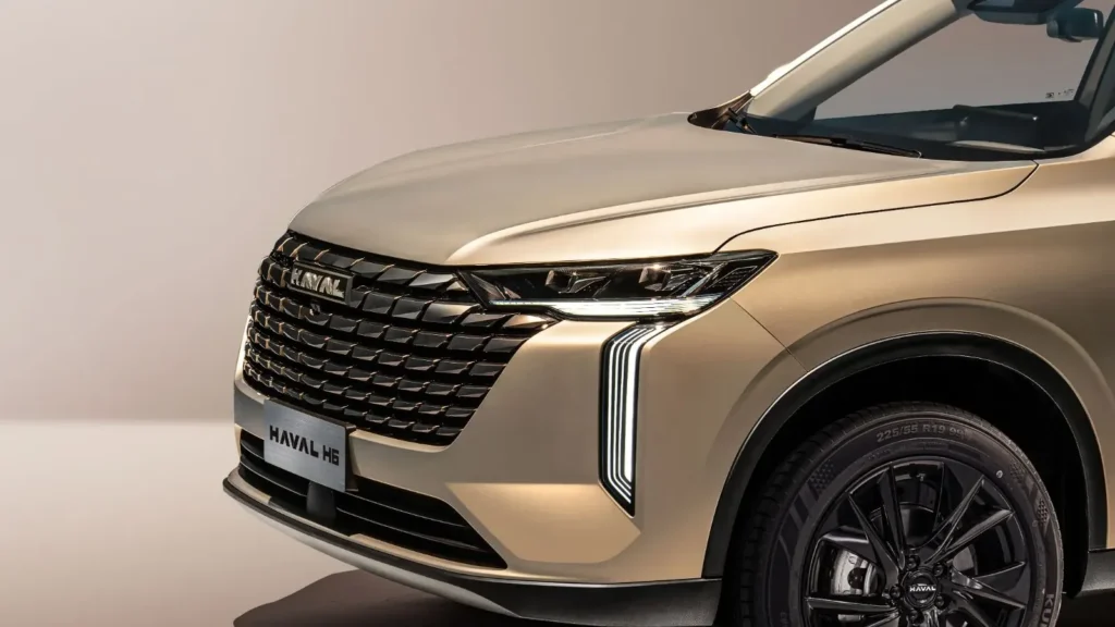 HAVAL H6 HEV hybrid SUV from the front - radiator grille and LED headlights