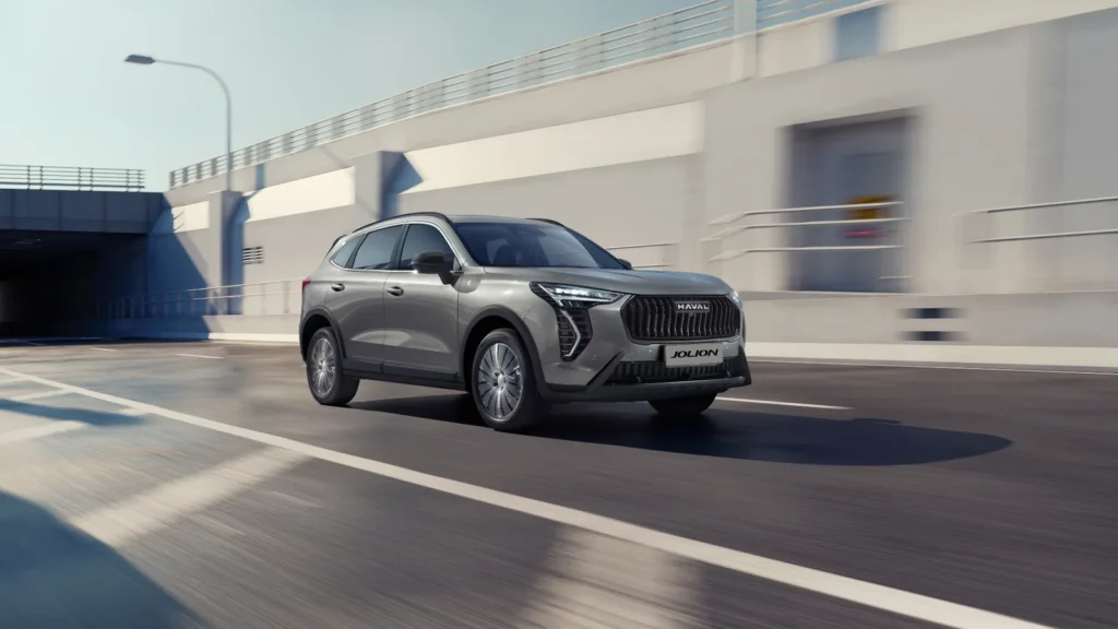 HAVAL Jolion - an economical Chinese SUV driving on the road